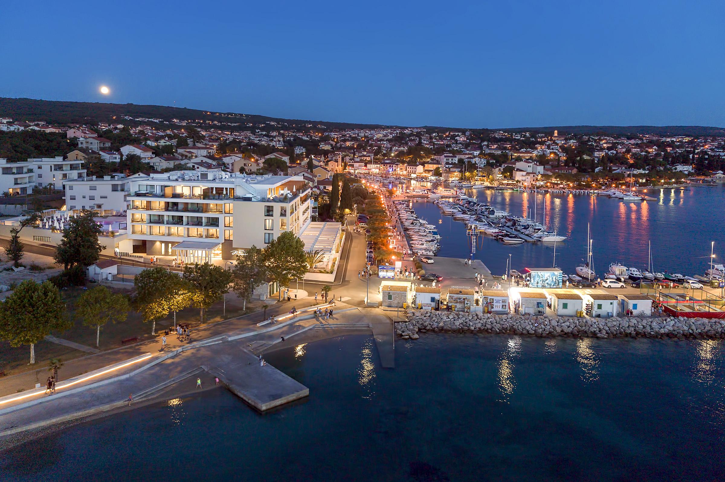 Luxury Hotel Riva Малинська Екстер'єр фото View of the town