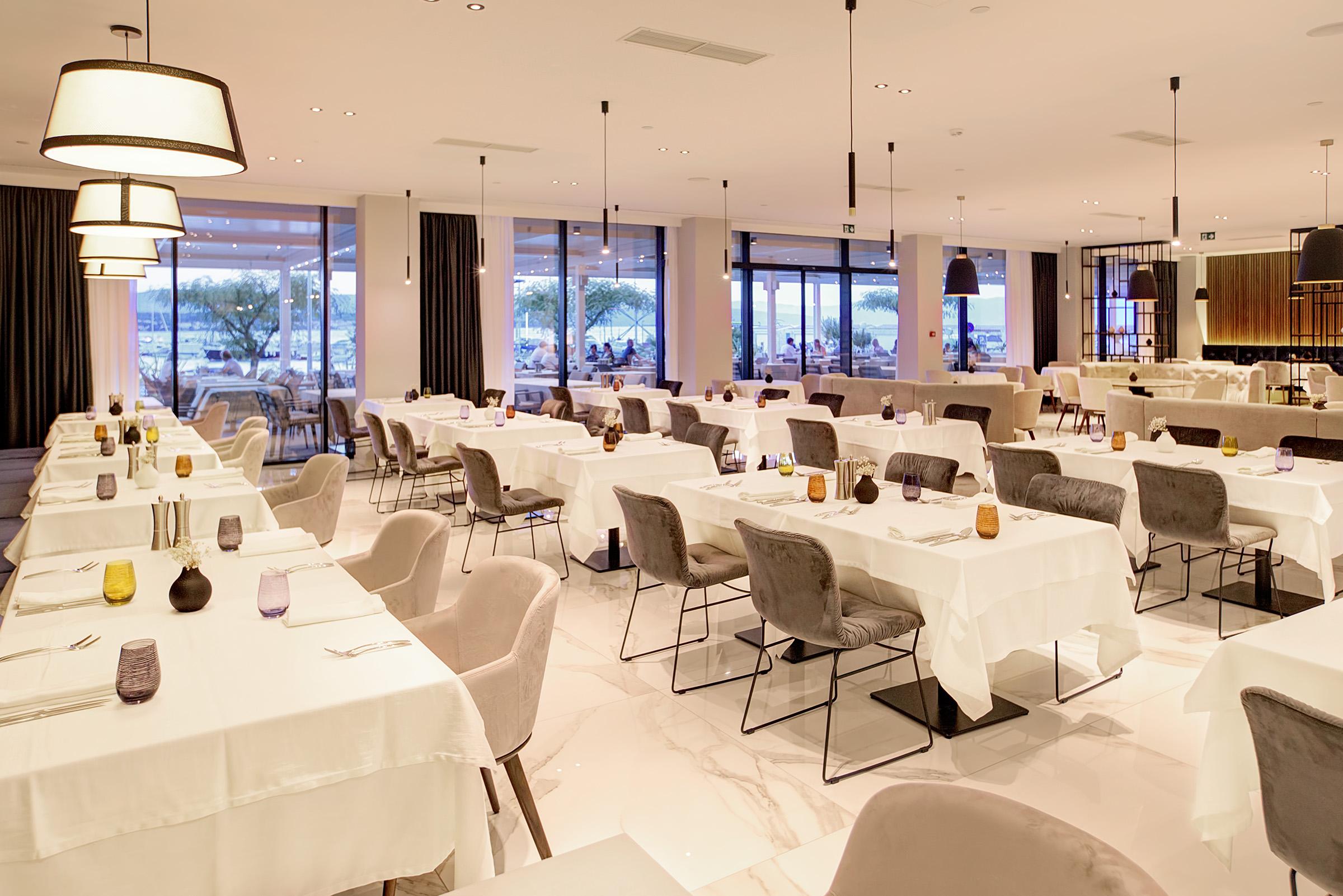 Luxury Hotel Riva Малинська Екстер'єр фото Restaurant